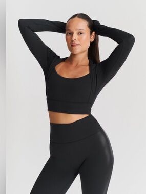 Sisterly Tribe SOFTSCULPT BOLERO LONG SLEEVE TOP - BLACK Medium